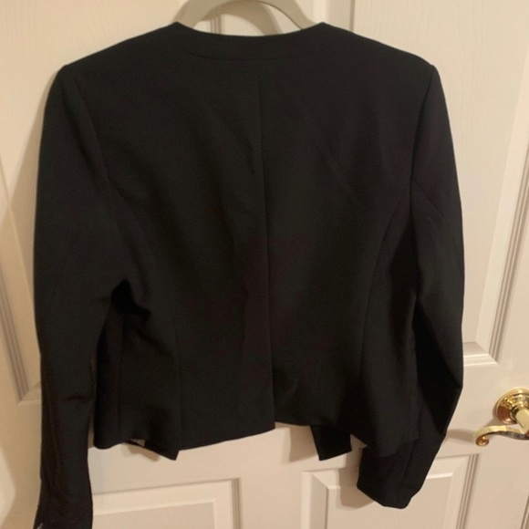 Blazer - Picture 7 of 7